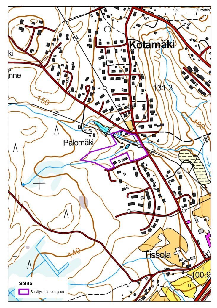 Kuvat 2 ja 3. Selvitysalueen rajaus peruskartalla ja ilmakuvalla sinipunaisella viivalla. 2 Työmenetelmät 2.