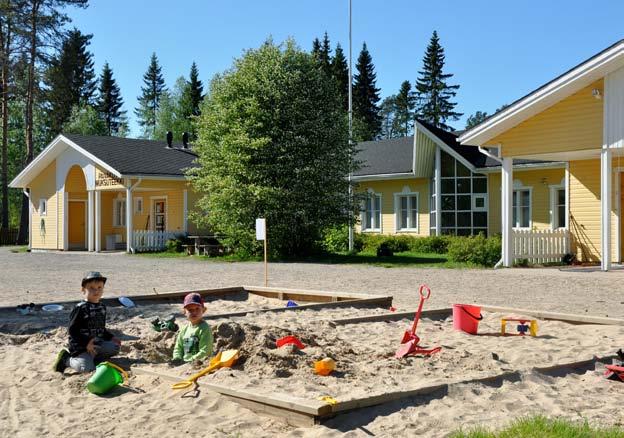 Community early childhood education takes place in the day care centres Hoijakka and Muksuteekki. Apart from that there are several in-home daycare providers.
