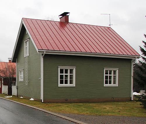 118 Soanlahdenkatu 14, päärakennus Kuvaus: Harjakattoinen puurakennus, jossa on kuisti