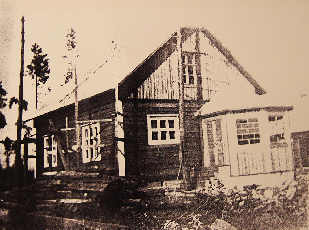 122 Rakennusta siinä vaiheessa, kun se oli valmistumassa tai juuri