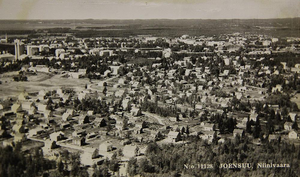 14 Niinivaaran laajalle levinnyttä omakotitaloasutusta kaupunginosan itärinteellä arviolta 1950-luvun puolivälistä.