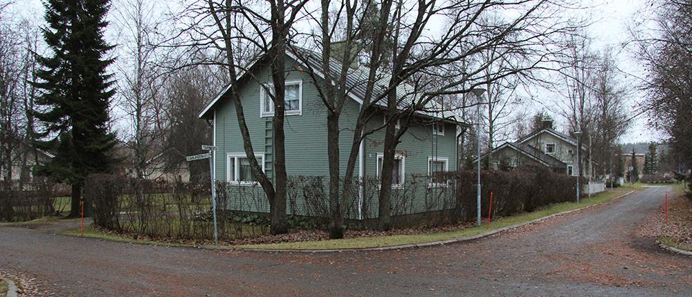 152 Inventointitilanne: - Rakennuksen kunto: Hyvä Korjaukset / laajennukset: 1990-luvun alku: - putkiremontti - ikkunat uusittu 1990-luvun puoliväli: - lankkulattiat vaihdettu laminaattilattiaan