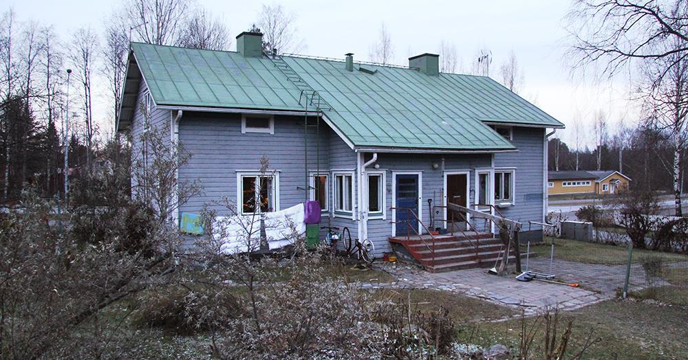 163 Kohteen historiaa: Kohteen on rakennuttanut Saastamoinen. Hän oli töissä vakuutusyhtiö Tapiolalla. 107 Myös ensimmäiset asukkaat ovat olleet Saastamoiset, lisäksi kohteessa on asunut vuokralaisia.
