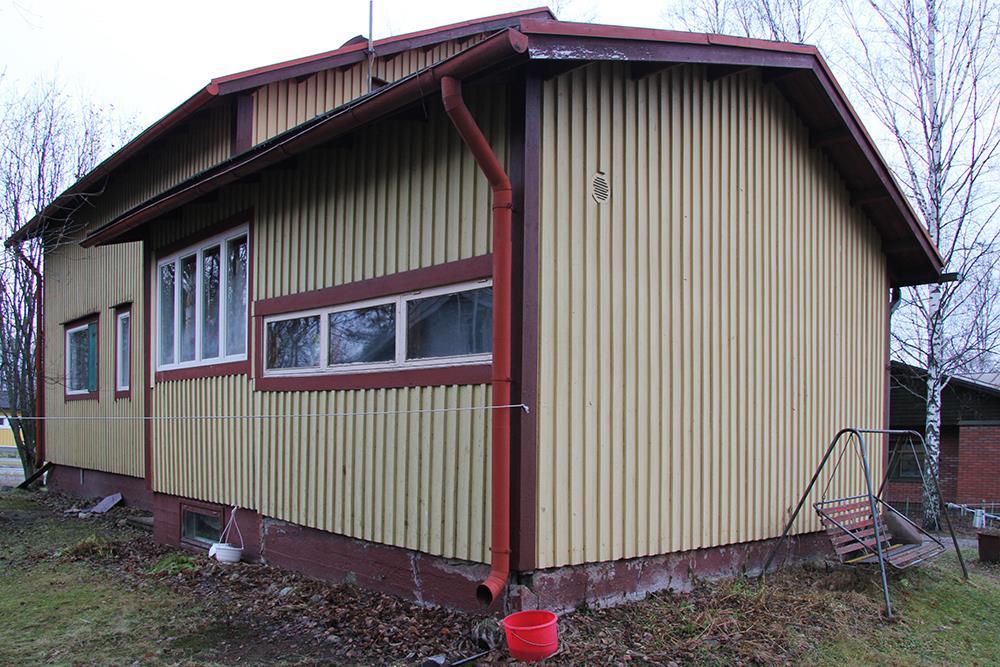 Kuva Pekka Piiparinen (2014) Rakennuksen länsiseinää.