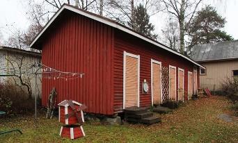 Rakennuksen massa on pitkälti alkuperäisessä muodossa Alkuperäisyys, tyypillisyys ja edustavuus.