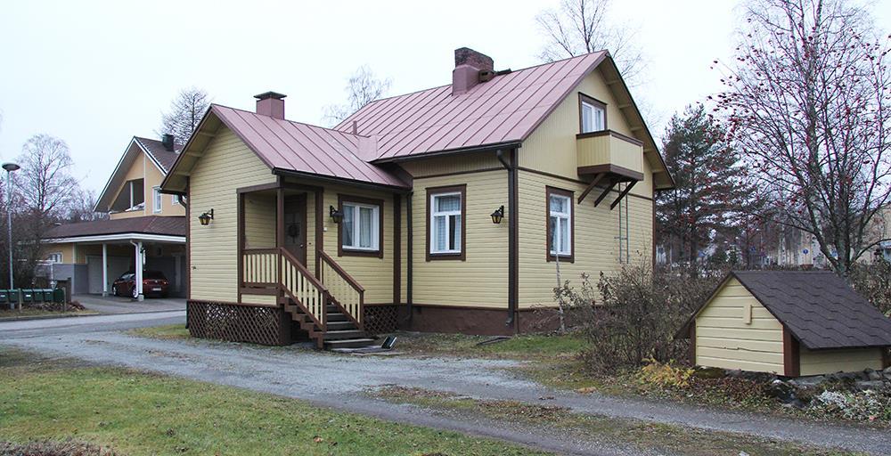 38 1996: - asuinrakennuksen ulkoverhous - laajennusosa 13 m2 (sauna, kylpyhuone, wc ja tuulikaappi) - parveke 2014: - julkisivumaalaus Kohteen historiaa: Kohde on tunnettu myös nimellä Siivola.