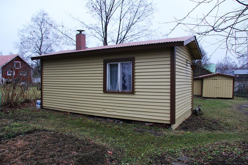 41 Rakennuksen kunto: Hyvä / kohtalainen Korjaukset / laajennukset: 1980-luku: - saunassa ollut peltilattia, joka muutettu lautalattiaksi Kohteen historiaa: Nykyiset omistajat