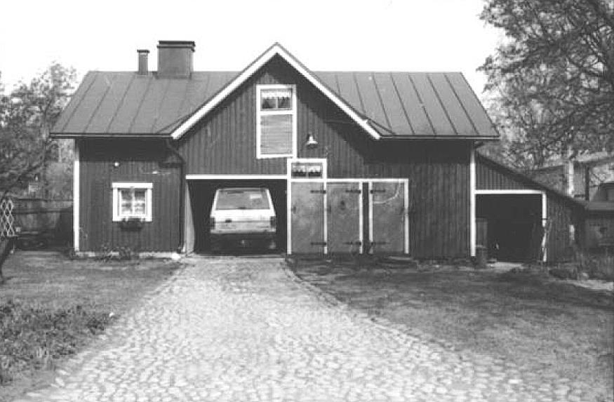 63 Ulkorakennusta vuodelta 1990.