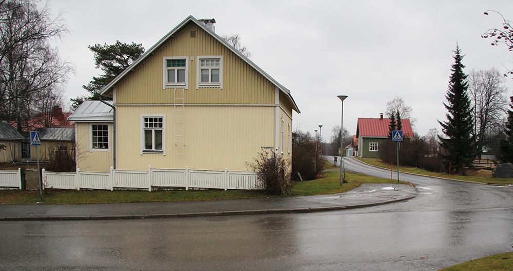 7 Soanlahdenkadun ja Sortavalankadun risteysaluetta. Kuvassa vasemmalla on vuonna 1930 valmistunut omakotitalo.