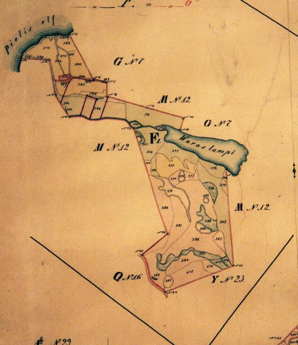 9 Osa Pitkälän tilan maista vuonna 1869. Lammen läheisyydessä oli peltomaata (keltainen väri) ja mitä ilmeisimmin niittyjä (vihreä väri).