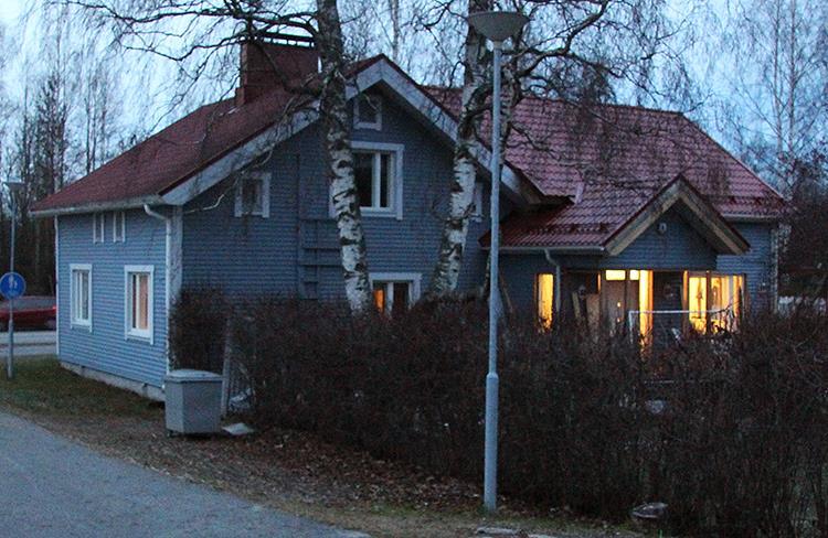 kaksiosainen harjakattoinen puurakennus Osoite: Nysteninkatu 4