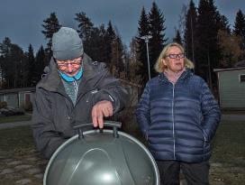 Yhteisöllisyys miellyttää myös Sumiloffin perhettä. Pihan lapsista huolehtivat ulkona sekä aikuiset että vanhemmat lapset. Kotiintuloaikakin on sama.