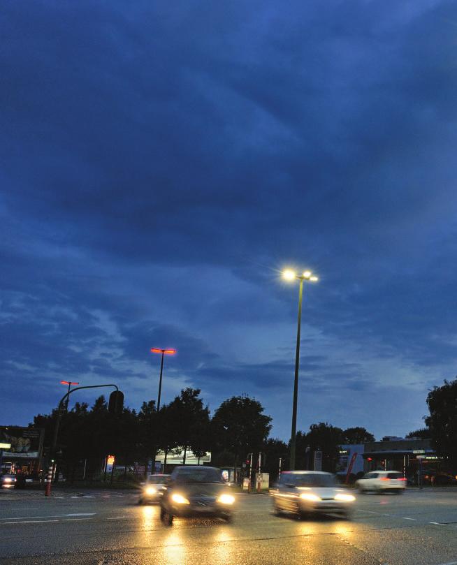 Gaismas punkta vadība Papildus iespējai dimmēt ar 1-10 V un DALI, ir iespējams savienot televadības sistēmas, piemēram, CityTouch caur RF (bezvadu) vai caur esošajām sprieguma līnijām.
