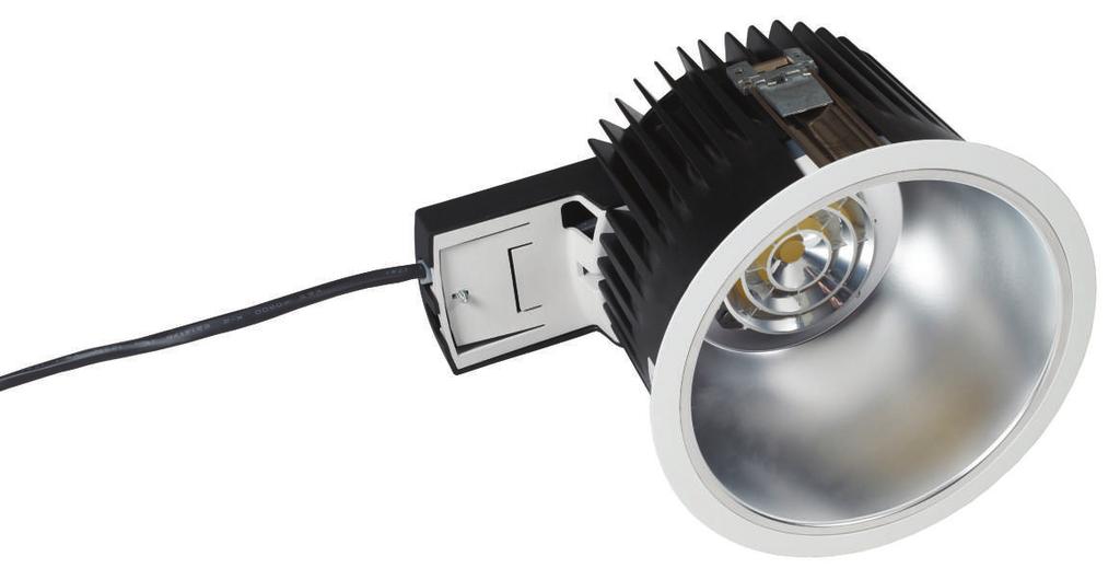 Fagerhult jaunākais LED lejupvirzītas gaismas(downlight) gaismeklis Pleiad G3 ar uzlaboto atspulgu kontroles tehnoloģiju piemērs gaismas intensitātes kontrolēšanai, lai radītu efektivitātes un