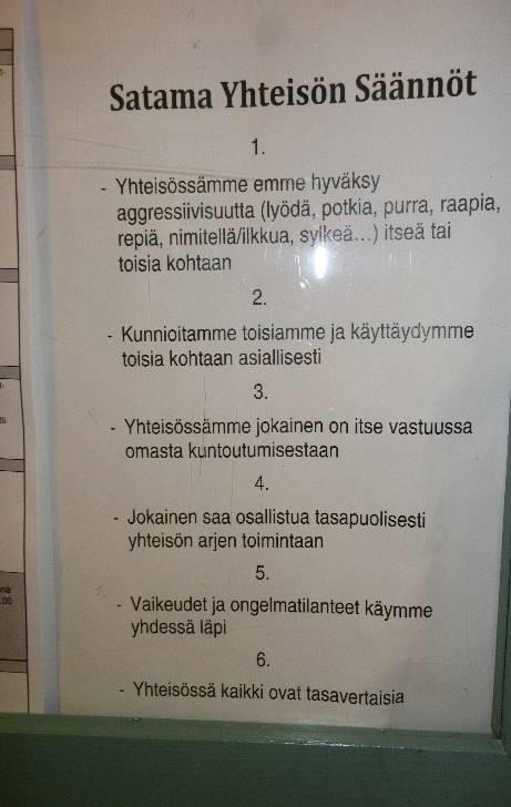 4 / 11 Yksikössä pidetään sunnuntaisin yhteisökokous, jossa asiakkaat tuovat esille toiveitaan, käydään läpi palautteita ja suunnitellaan yhdessä tulevaa viikkoa sekä erilaisia tapahtumia, joissa