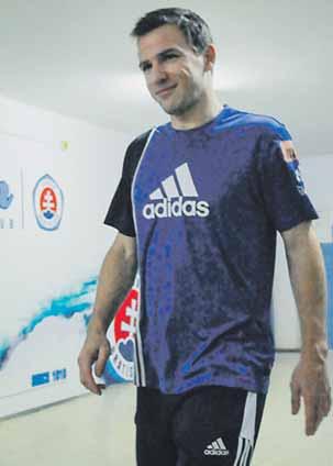 www.sport.sk FUTBAL 15 Chýbali legionári Nicolas Gorosito a Lester Peltier, ktorí sa zapoja do prípravy v najbližších dňoch, kým Seydouba Soumah až po návrate z Afrického pohára národov.