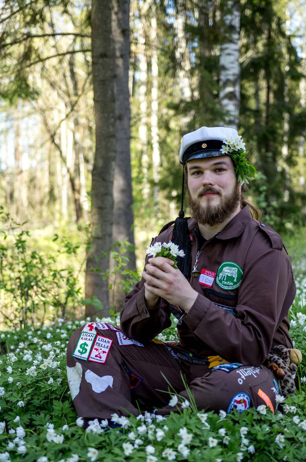 Varaslähdön päivämäärän painoin kalenteriini ja jäin kuumeisesti odottamaan. Vuosi pamahti käyntiin, ja jo ensimmäisenä päivänä opin fiilaamaan Inkubioa ja teekkariutta.