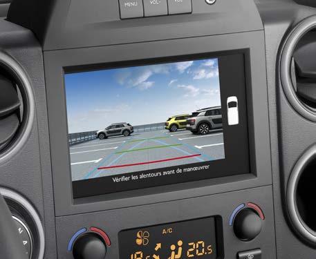 Mirror Screen ja Apple CarPlay ** -toimintojen avulla voit hyödyntää turvallisesti älypuhelmen sovelluksia 7 kosketusnäytöllä*. 2.