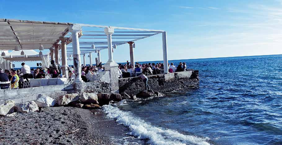 Tarina kertoo, että El Balneario olisi Espanjan ai- meren päällä Tonnikala-avokado tartar on näyttävä alkuruoka. Pulpo a la gallega, tursasta perunapedillä.