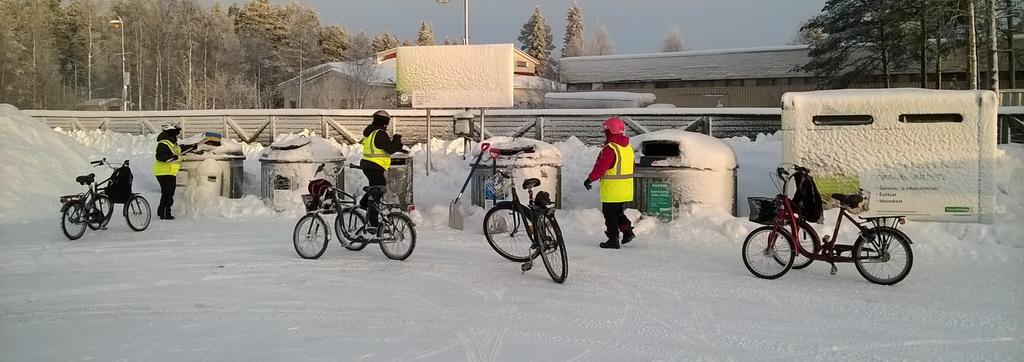 LAO:n TELMA-koulutuksen opiskelijat avustamassa Ranuan ekopisteiden