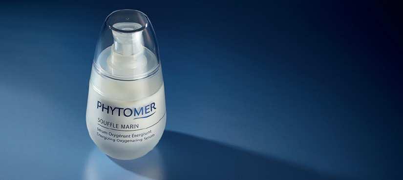 IHON HAPENOTTOKYKYÄ LISÄÄVÄT TUOTTEET SOUFFLE MARIN - Energisoiva seerumi Myyntikoko SVV130 30 ml pumppupullo / Ammattikoko SVP130 100 ml pumppupullo Pehmeä ja kevyt emulsio sisältää runsaasti