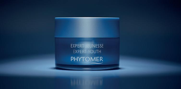 EXPERT JEUNESSE - Juonteita korjaava hoitovoide Myyntikoko SVV323 50 ml purkki / Ammattikoko SVP323 100 ml tuubi Madaltaa pinnallisia ja syviä juonteita ihon silottamiseksi.