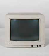 Radiot, televisiot, puhelimet ja monitorit kertovat salolaisen sekä suomalaisen elektroniikkateollisuuden 90 vuotisesta historiasta, teknisistä innovaatioista, muotoilusta sekä sosiaalisesta