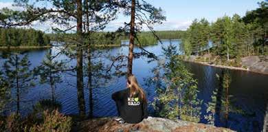 asuinalueella omakotitalossa tai rivitalossa, puhtaassa maalaismaisemassa,