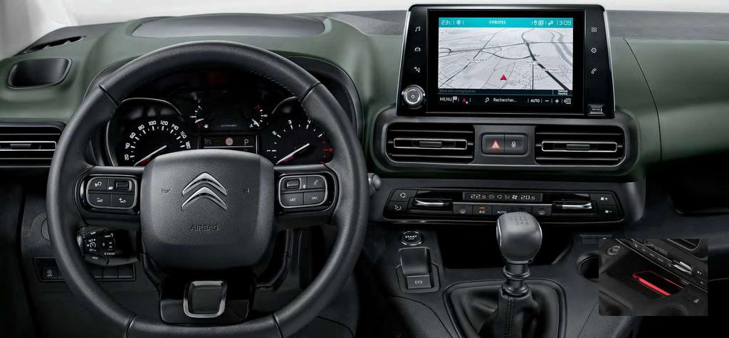 SUOMENKIELINEN NAVIGOINTI JA ÄLYPUHELIMEN LANGATON LATAUS Uudessa Citroën Berlingossa on suomenkielinen käyttöliittymä ja navigointi*.