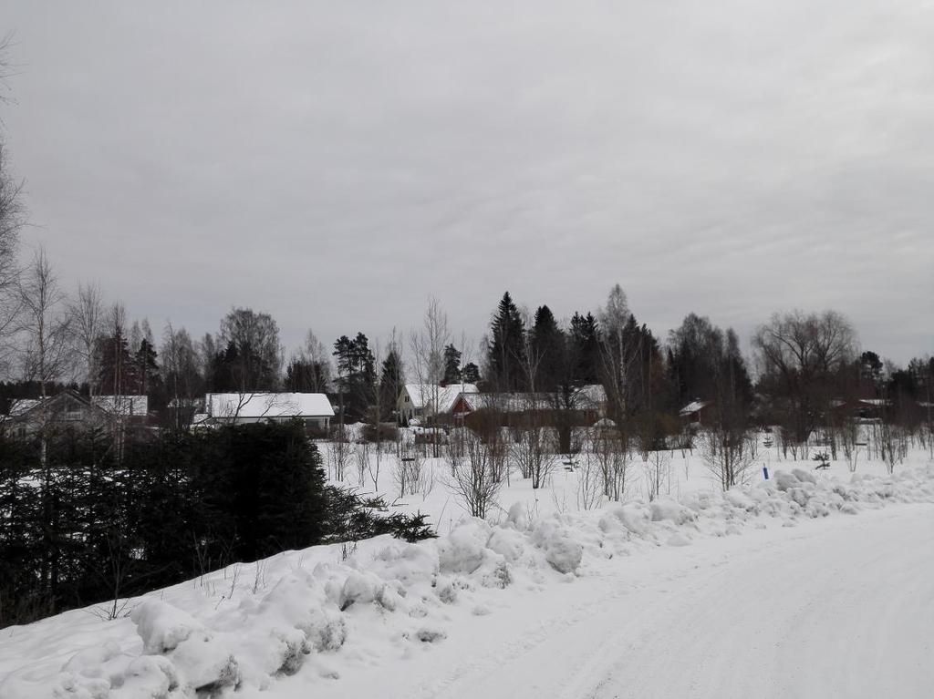 25 6.1.3 Kolmas vaihe: maastossa käynti Rakentamattomat rakennuspaikat käytiin lopuksi tarkistamassa maastossa.