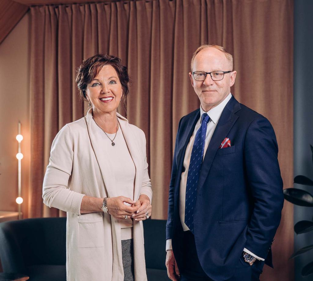 E s i p u h e Millaista menestyvä johtajuus on tulevaisuudessa? aailma, jossa elämme, on jo uusi. Käynnissä oleva teknologinen vallankumous myllertää sekä ar jen että työelämän.