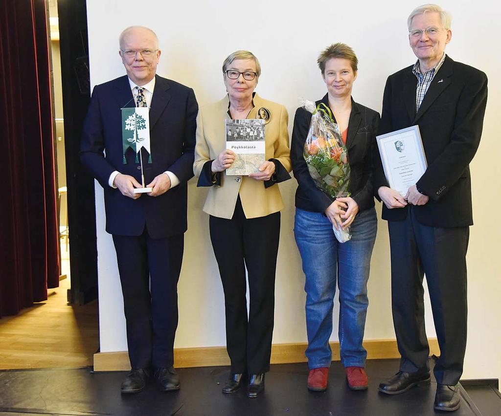 Seurassa tapahtuu Det händer i Samfundet Rovaniemeläissuvun kirja voitti Vuoden sukukirja -kilpailun Suomen Sukututkimusseura on valinnut Vuoden sukukirjaksi 2017 Kustaa Hulkon, Sirkka Uskin ja Matti