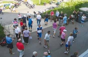 Kesäpäivillä Suomen Golfseniorit tarjosi aamukahvit ja kilpailun jälkeisen ruokailun palkintojen lisäksi.