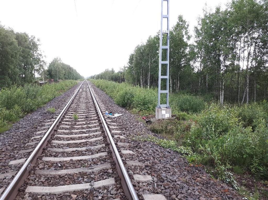 6 2.2 Maastomittaukset Rataosuudelle Tuomioja-Raahe tehtiin signalointisuunnitelma. Signaaleja tehtiin 24 kpl ja signaalien paikoiksi valittiin tekniikkakaapit ja ratapylväiden betoniperustukset.