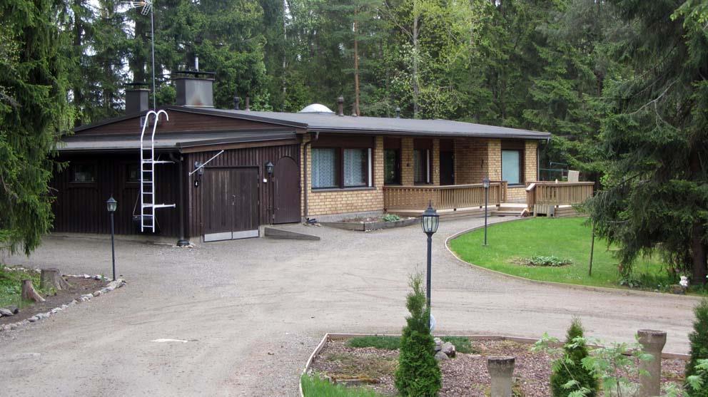 6 4. Metsänreuna 9:311 Osoite Rutaperänkuja 4 Kiinteistöllä on 1980-luvun alussa valmistunut yksikerroksinen