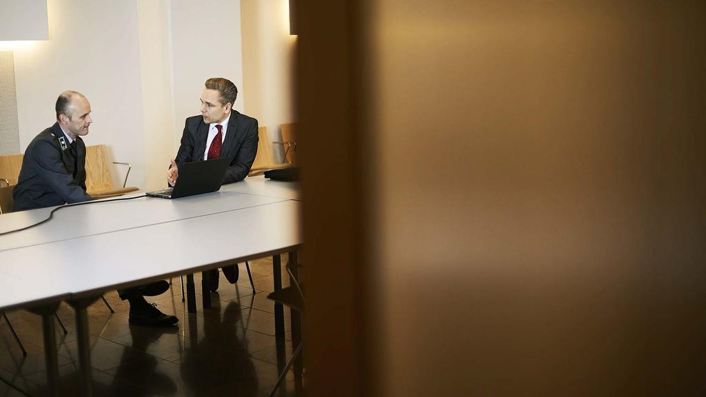 Valtio hallinnoi Salpalinjalla 13 kunnan ja hieman yli 400 kiinteistön