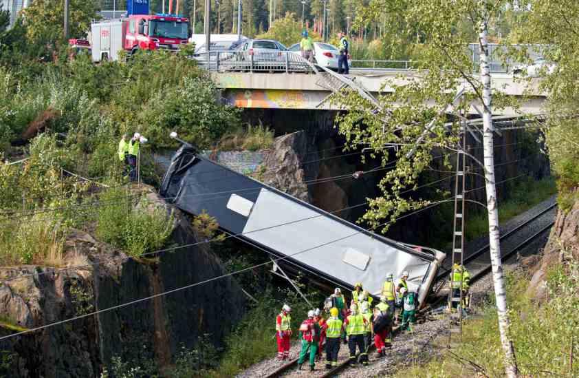 lähettänyt törmäyksestä tiedon