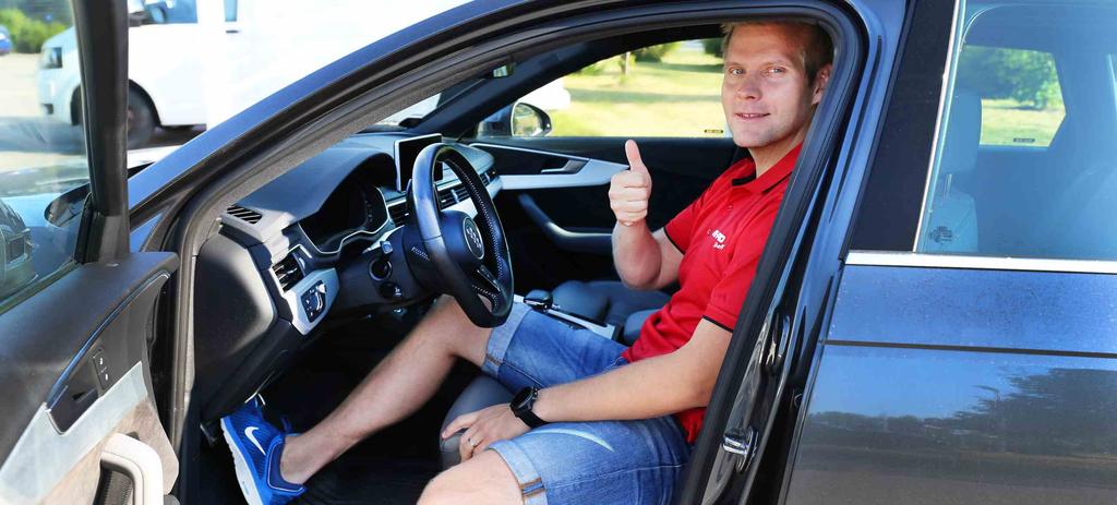 ISTUT VAIN AUTOON JA LÄHDET AJAMAAN. SAPHE YHDISTYY AUTOMAATTISESTI PUHELIMEESI.