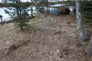 Hankala päästä jäälle, reikiä jäässä Markku Sandström Vakituiset asukkaatkin jättivät jo kelkat