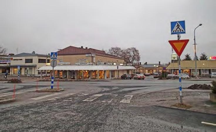 FCG SUUNNITTELU JA TEKNIIKKA OY Raportti 27 (37) 12.1.2016 Valkeakoskentien suuntaan liikekeskusta jatkuu 1980-luvun liikerakennuksilla.