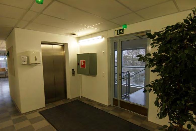 431-1-201 Lempäälän kympin itäpäädyn porraskäytävä.