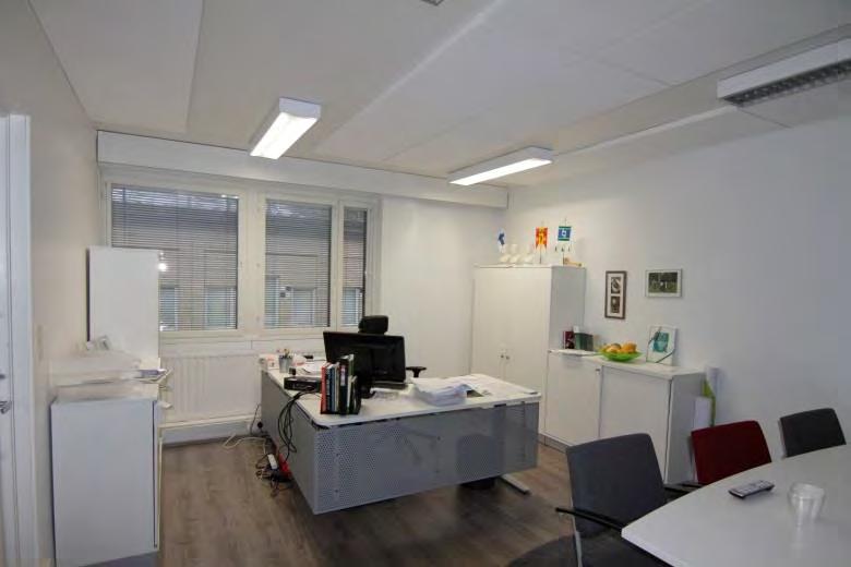 Ikkunoista avautuu näkymä kirkolle. kuva 5059. 431-1-25 Mainiemi etelä. 2. kerros.