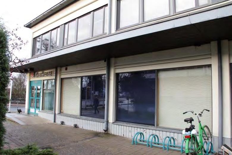 Eteläjulkisivussa on säilynyt muutamia alkuperäisiä