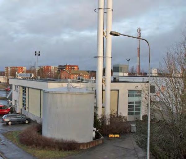 Kauppapuoti toimi alkuun Anttilan talon yhteydessä (kuva 6, tila nro 6). Kanavan ja rautatien parantaessa kulkuyhteyksiä Lempoisten kirkonkylä alkoi kehittyä myös kaupallisesti.