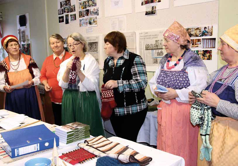 52 N:o 3 4 2015 2015 N:o 3 4 53 Karjalaini pirtti -käsityökeškuš avasi oveh Piäjärveššä Palakkah valo karjalaisen pirtin ikkunoissa Karjalaisen pirtin peruštamista Piäjärveššä on mietitty monta