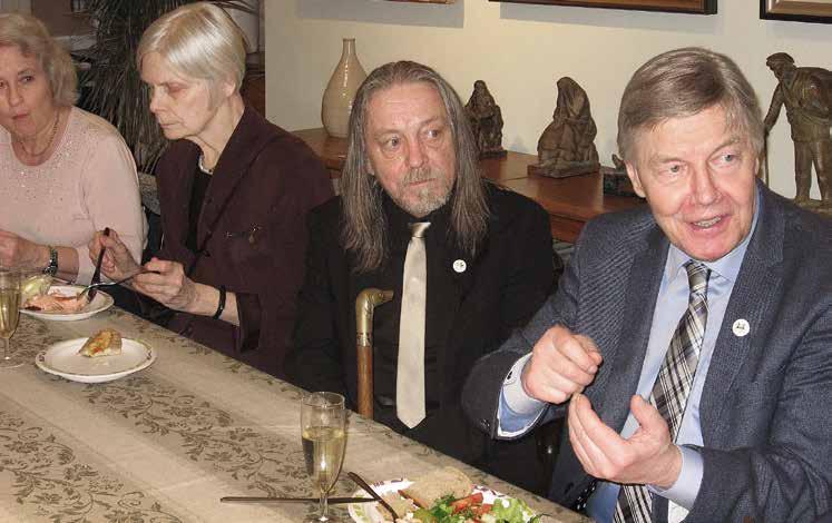 Tätä kertoessaan Remšujeva osoitti samalla suuret kiitokset muille tärkeille tukijoilleen, siskolleen Aili Rettijevalle sekä Karjalan Sivistysseuralle, joka otti teoksen julkaistavakseen.