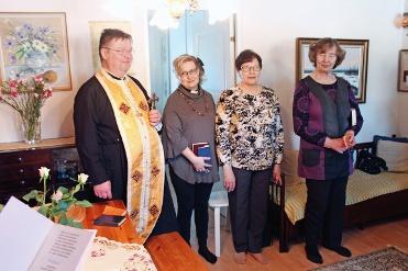Pielaveden tiistaiseuran 70-vuotis- ja pyhien Pietarin ja Paavalin ja pappismarttyyri Blasioksen kirkon 60-vuotisjuhlanäyttely oli esillä huhtikuussa