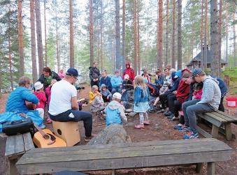 Kuvassa nurkkaus Sisä-Savon kansalaisopiston ikonimaalausryhmän kevätnäyttelystä Suonenjoella. TULE MUKAAN PURONIEMEN TOIMINTAAN! Puronimen 60-vuotisjuhla Petrun praasniekkassa 29.