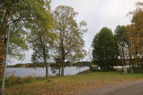 Kunnanvirasto, kirjasto ja lukio alueen ympäristön
