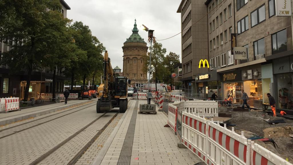 Mannheim Raitiotiepysäkkien valmiita laitureita käytetään